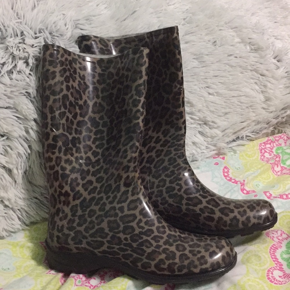 leopard print rain boots
